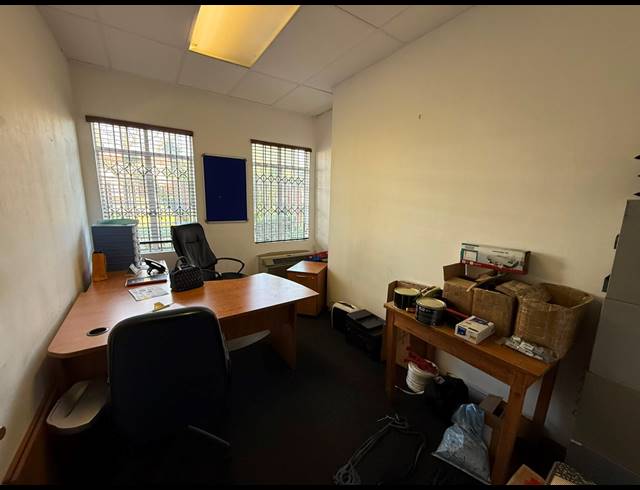 590M² WAREHOUSE TO LET IN SPARTAN